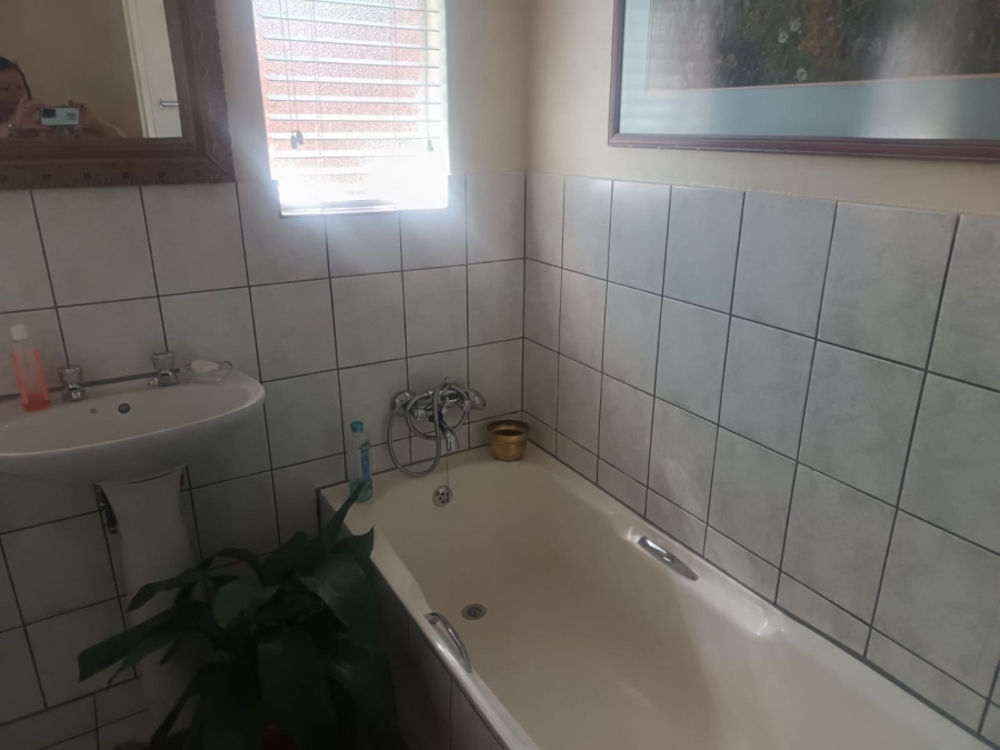 3 Bedroom Property for Sale in Roylglen Gardens Northern Cape